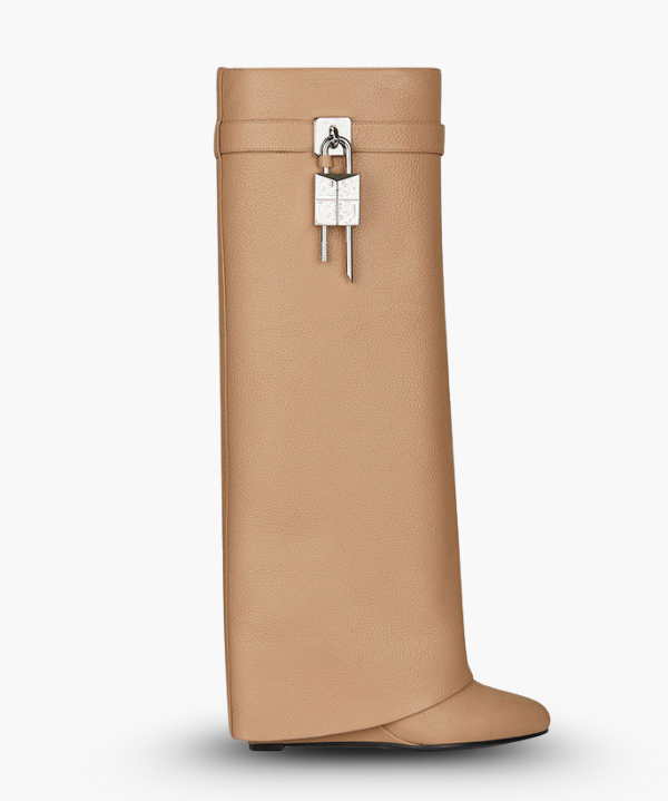 Sculpted Pant Boots – Sort Støvle med Lås og Arkitektonisk Silhuet