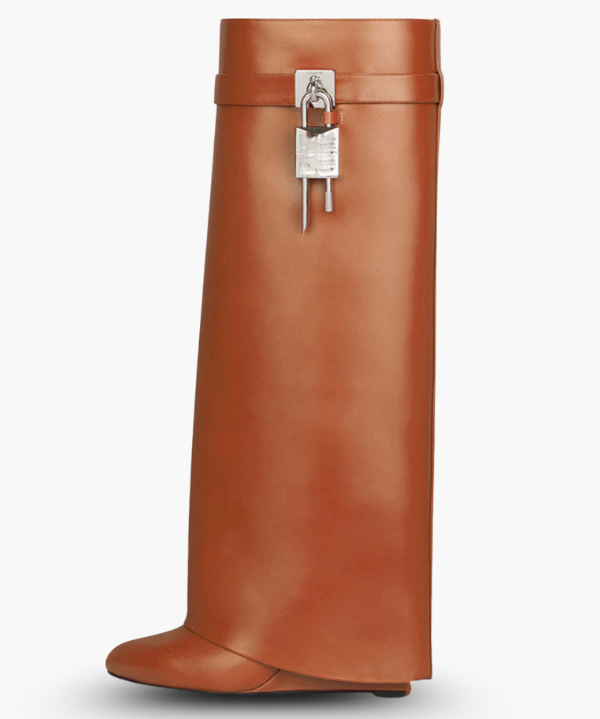 Sculpted Pant Boots – Sort Støvle med Lås og Arkitektonisk Silhuet