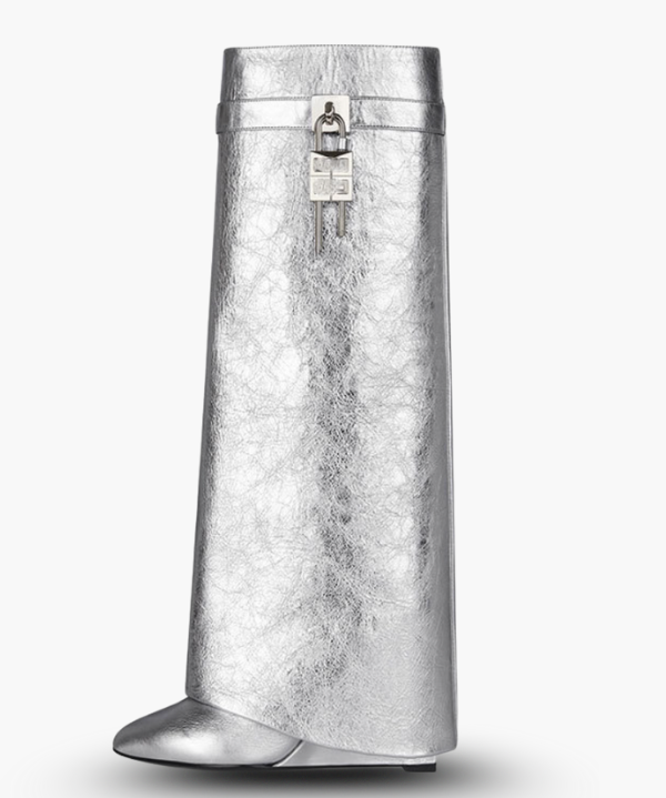 Sculpted Pant Boots – Sort Støvle med Lås og Arkitektonisk Silhuet